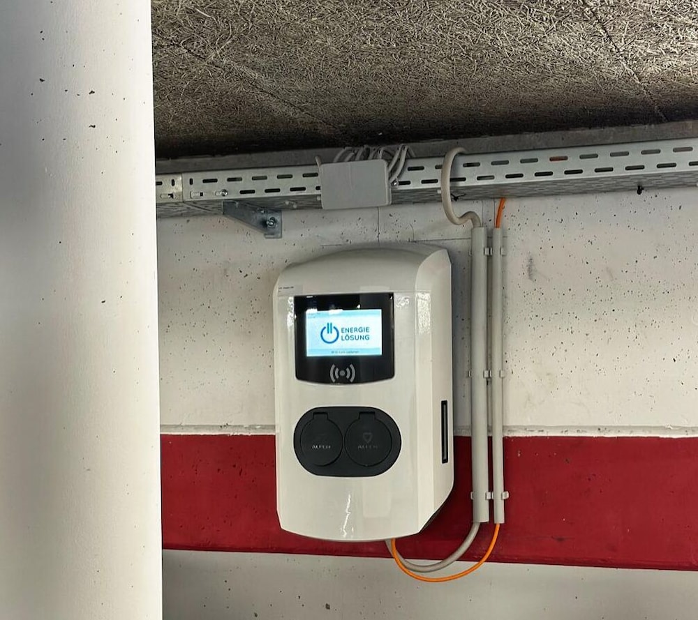 Electric vehicle charging station