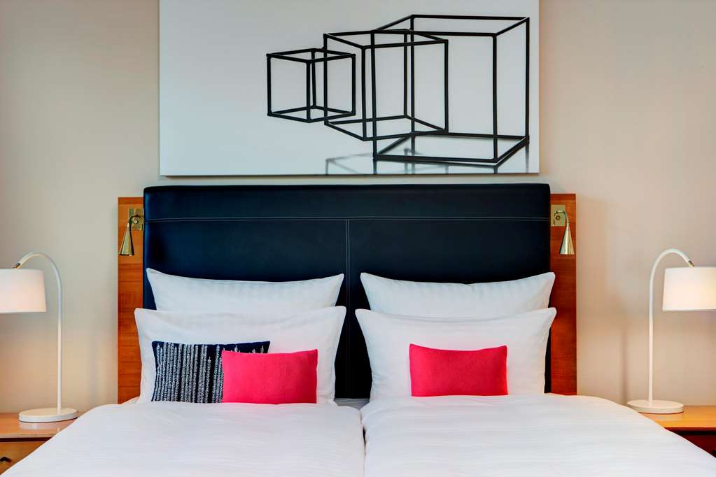 Steigenberger Hotel Hamburg, Germany - Superior Suite bedroom