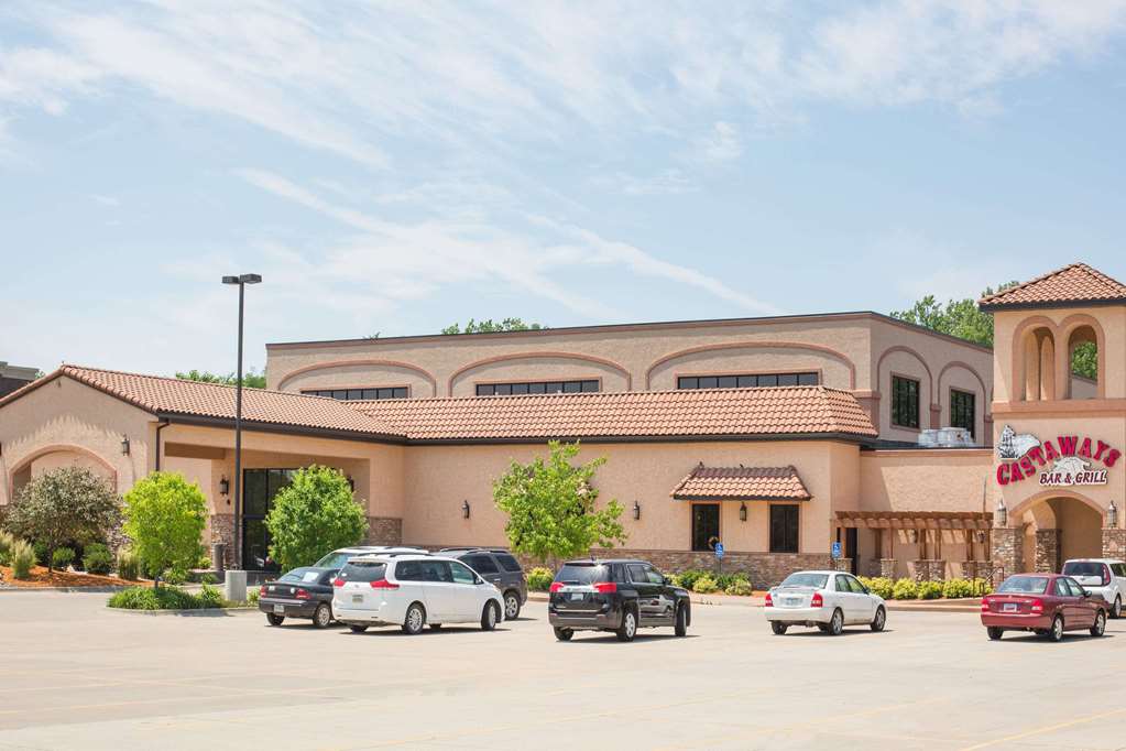 Ramada Tropics Resort & Conference Center Des Moines - featured photo