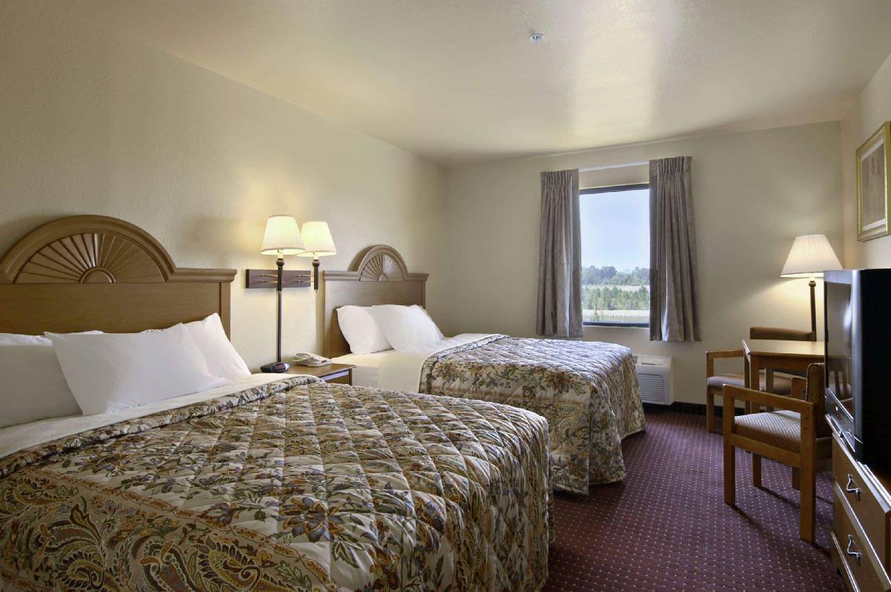 Days Inn by Wyndham Centre - photo 4