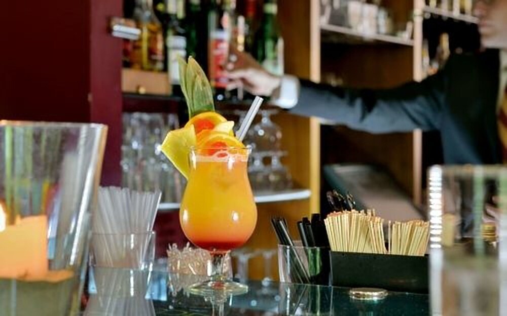 Hotel Bar