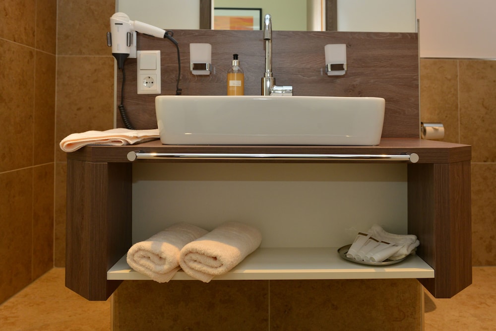 Bathroom sink