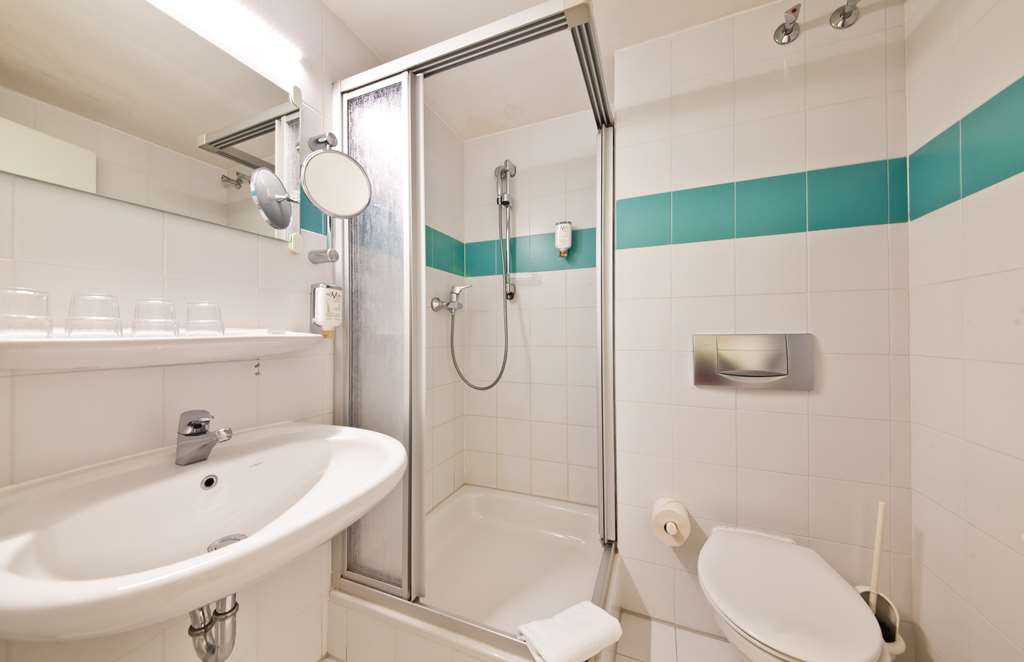 Family Room Bath_Novum Hotel Aviva Leipzig