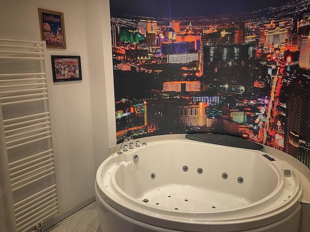 Jetted tub