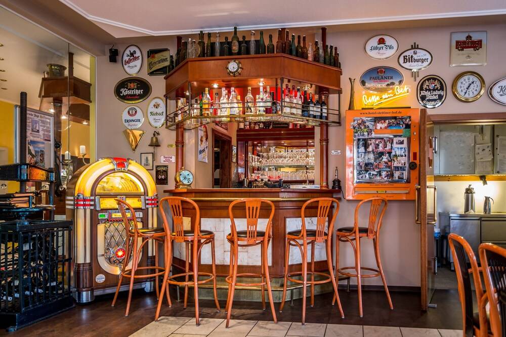 Hotel Bar