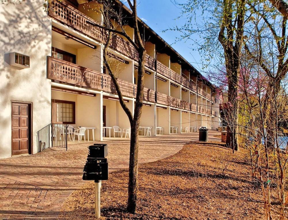 Helendorf River Inn Suites & Conference Center - photo 5