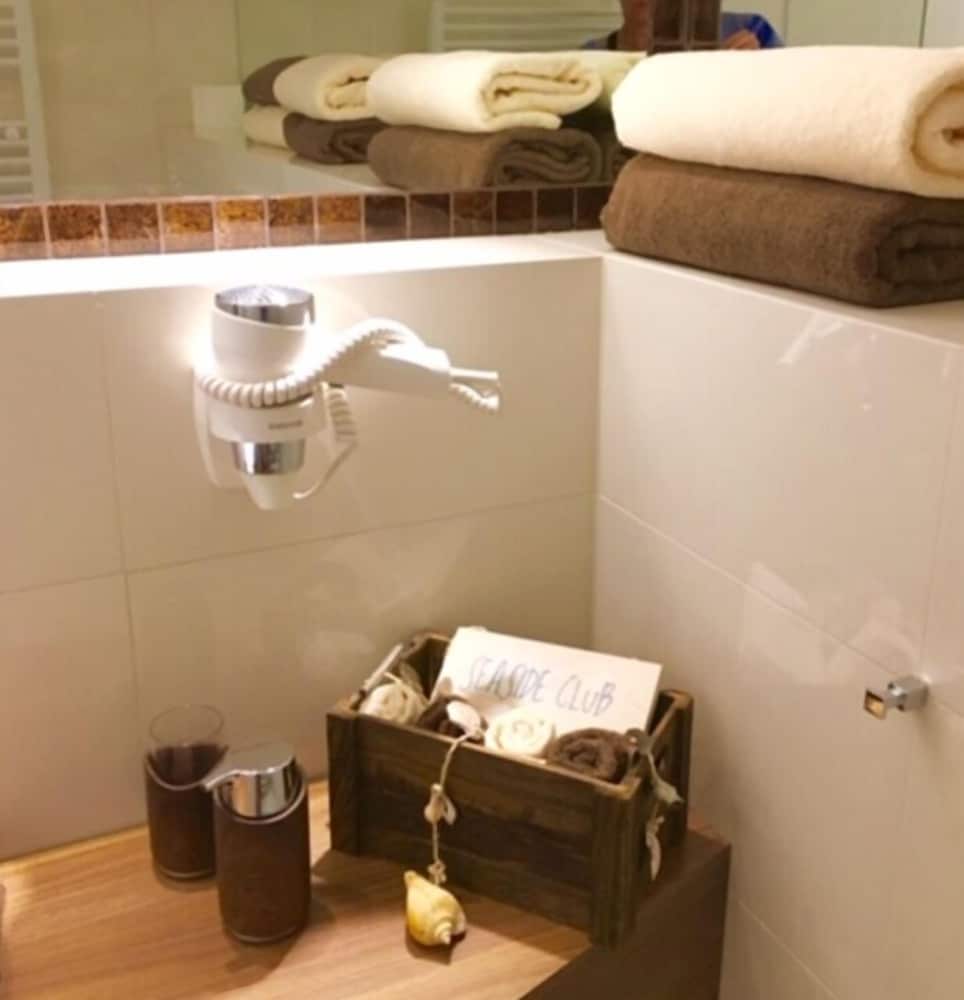 Bathroom amenities