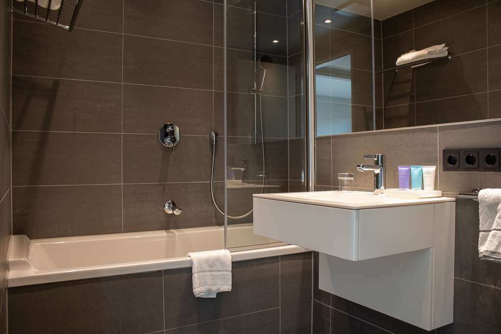 BedroomAPT Bathroom
