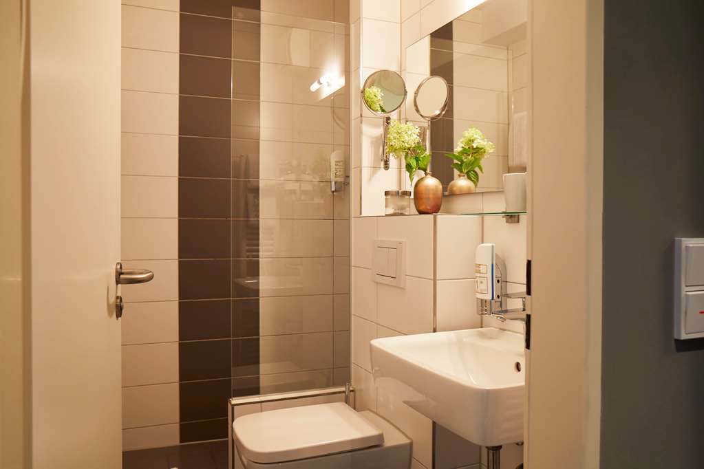 Guestroom Business Room