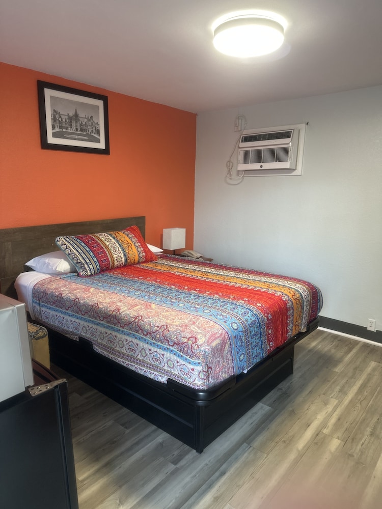 Whispering Pines Motel - photo 5