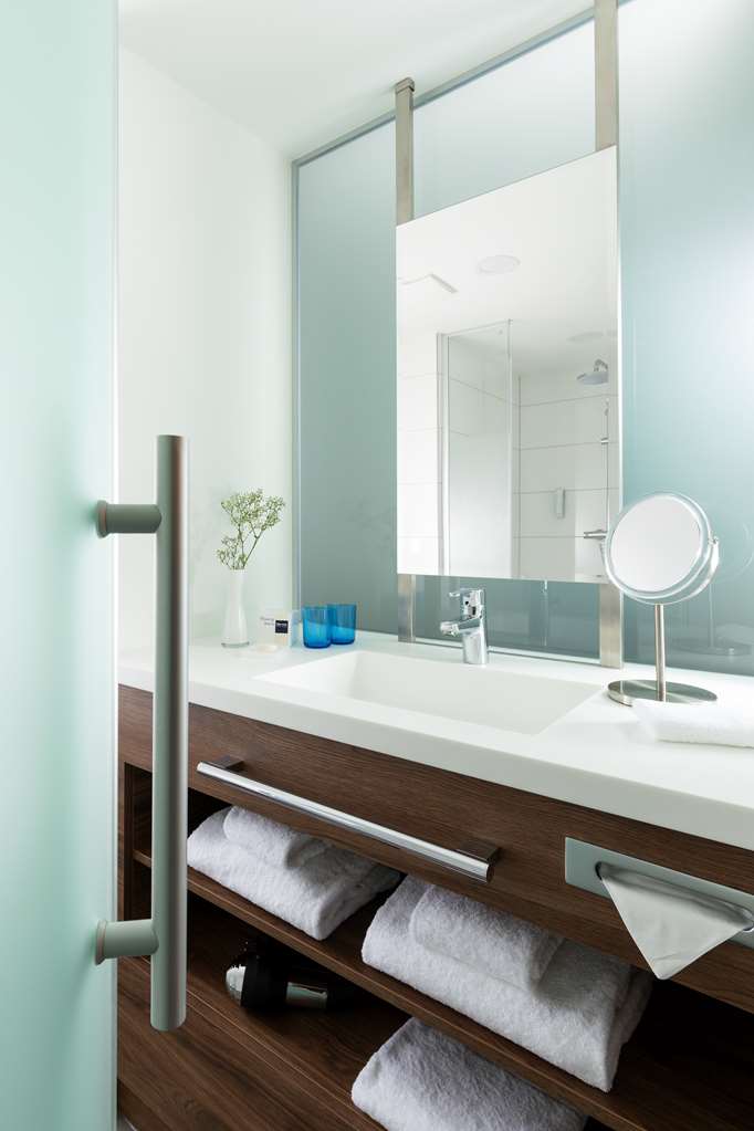Guest room bath