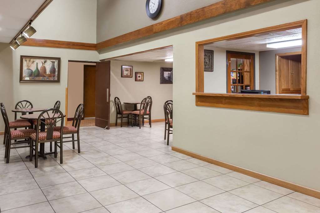 Super 8 by Wyndham Harrison AR - photo 4