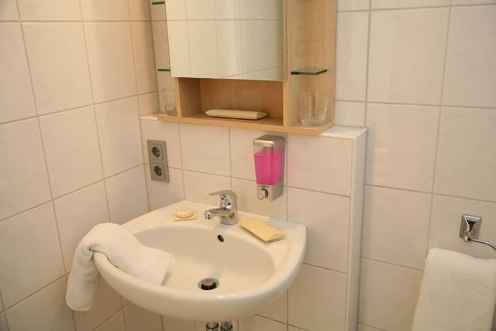 Bathroom sink