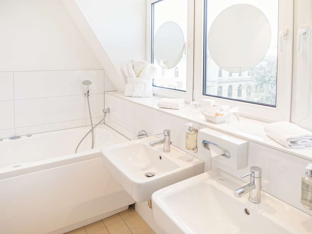 Hotel Berlin Mitte by Campanile Juniorsuite BathCopyright: Marco Knopp