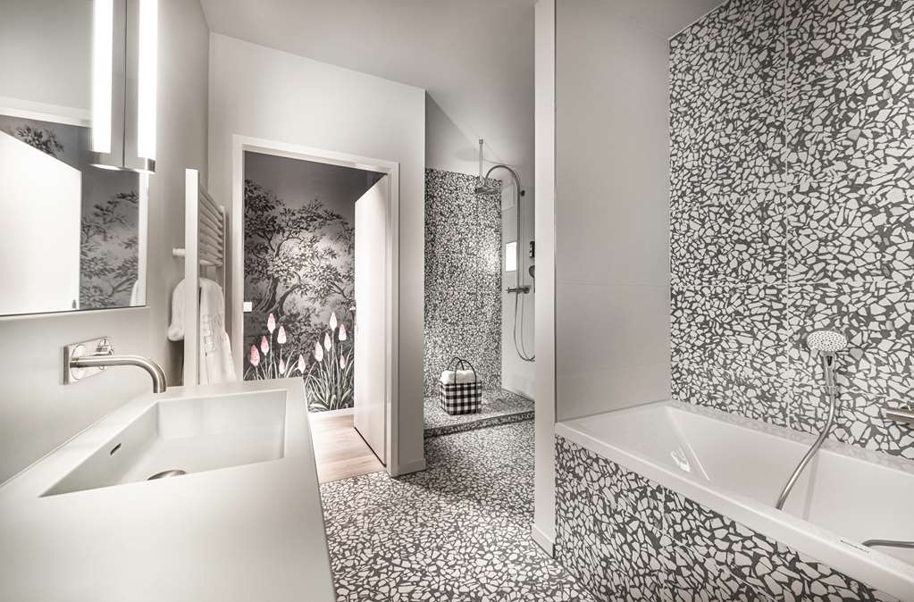 Steigenberger Hotel Treudelberg, Hamburg - Grand Park Suite Bathroom