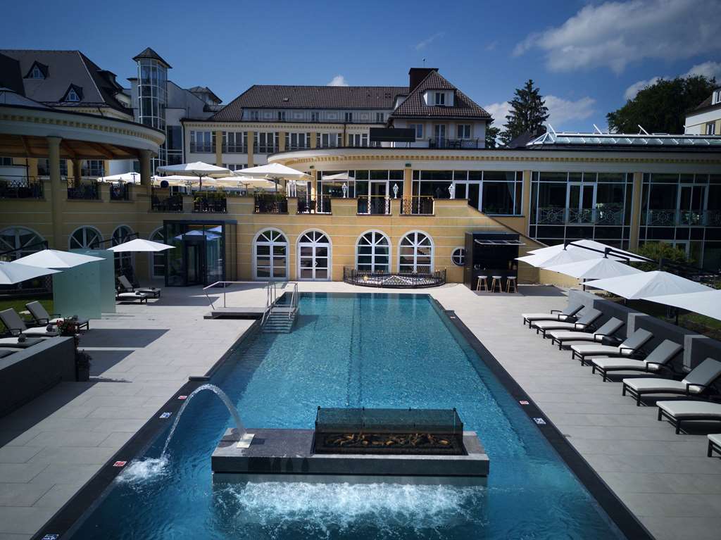 Steigenberger Hotel Der Sonnenhof, Bad Woerishofen, Germany - Pool Area