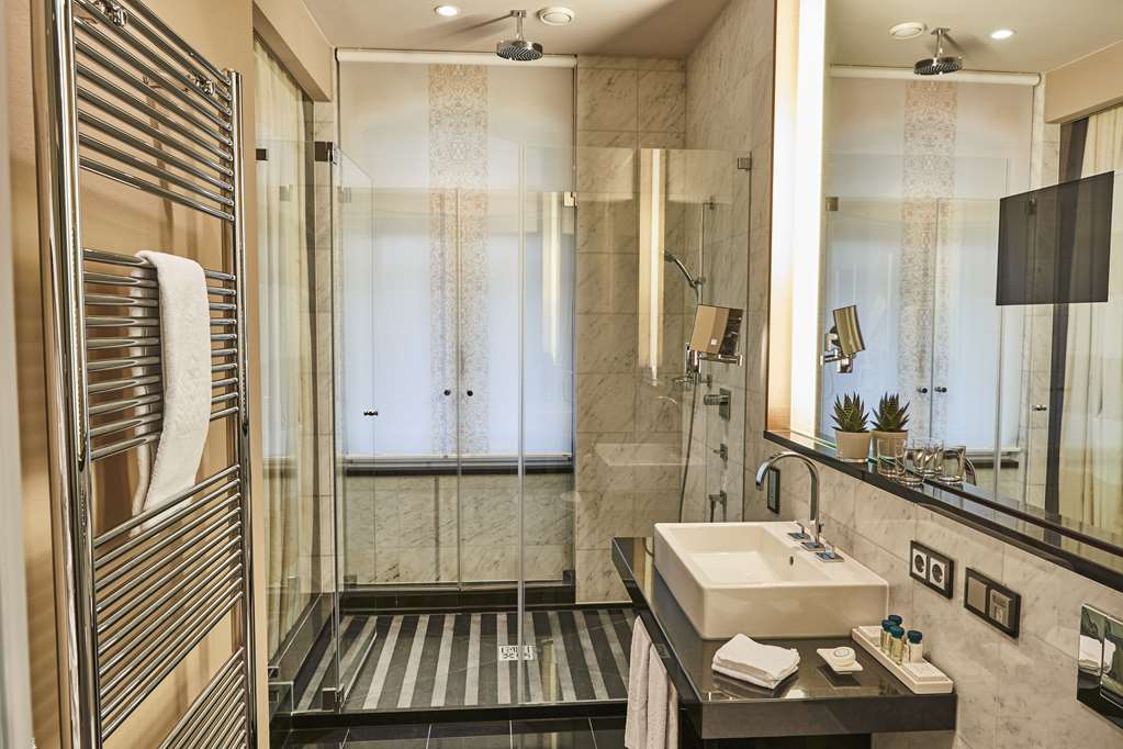 MUC1_Superior Suite 1.jpg