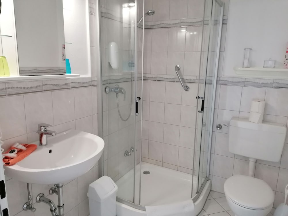 Hand-held showerhead