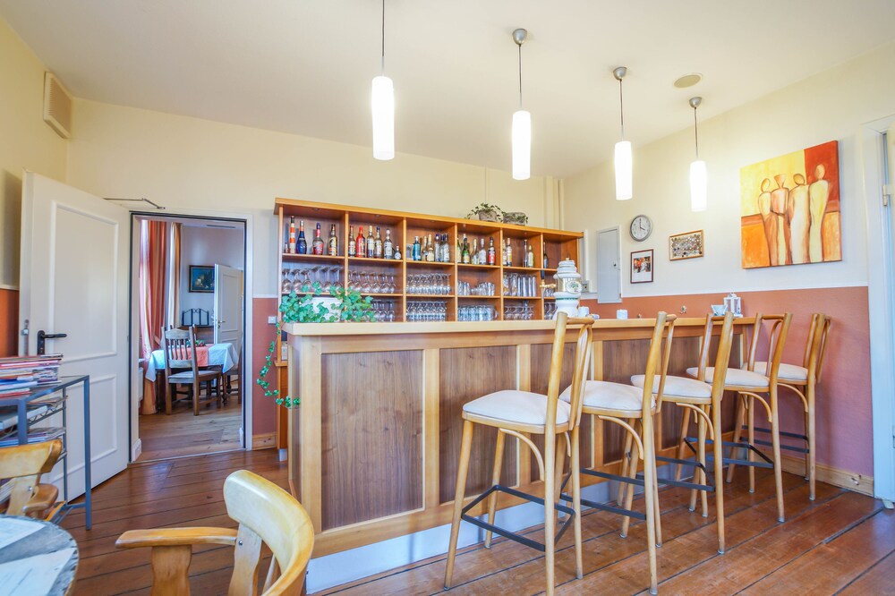 Hotel Bar