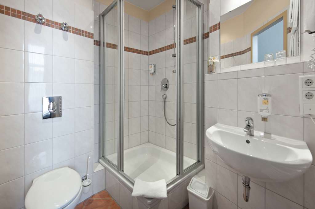 Bath standard plus room Novum Hotel Eleazar Hamburg