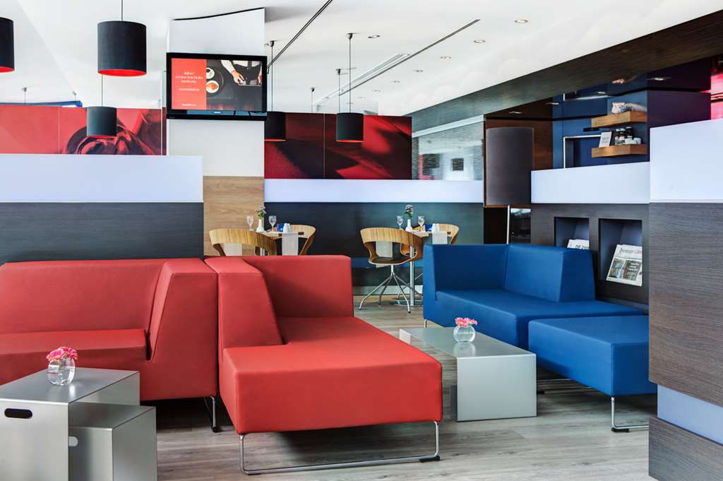 IntercityHotel Hamburg-Altona, Germany - Lobby Lounge