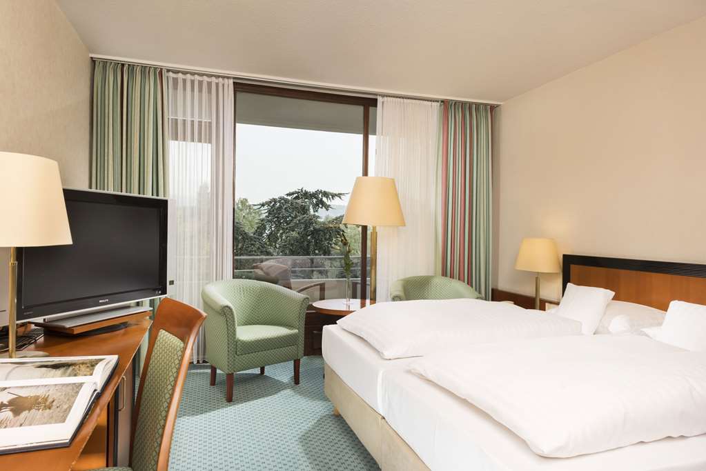 Covering 23 sq.m., each Superior room is equipped with a balcony. The rooms are located on the 3rd to the 5th floor with a nice view to the "Kurpark" or to the south side.
