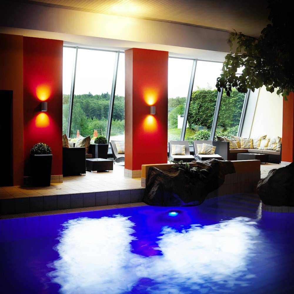 Exercise/lap pool