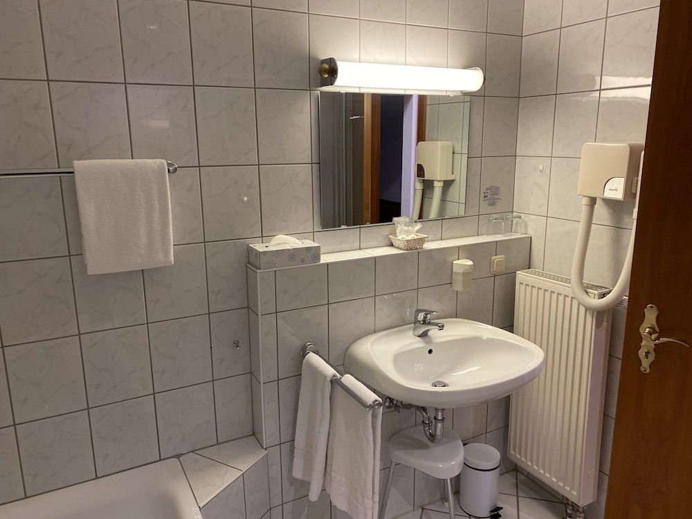 Bathroom sink