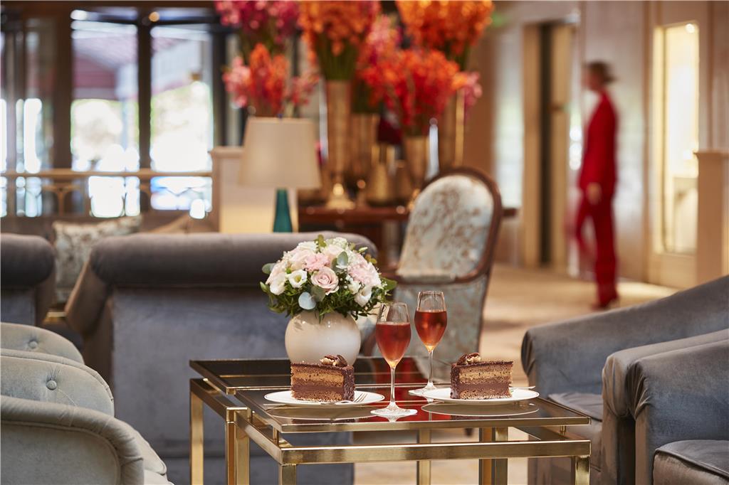 Lobby Lounge & Bar