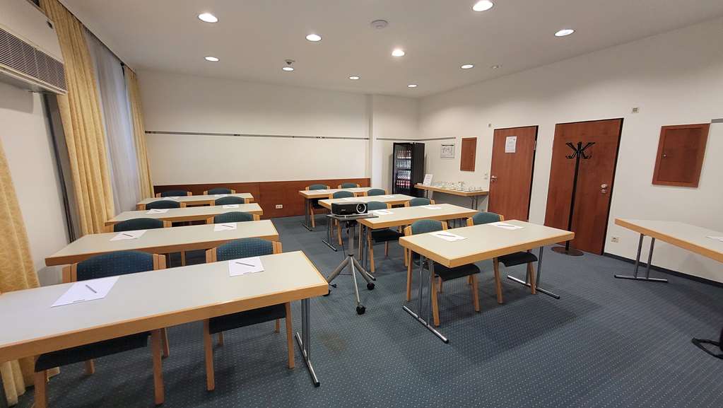 Our Salon III with 50 m2