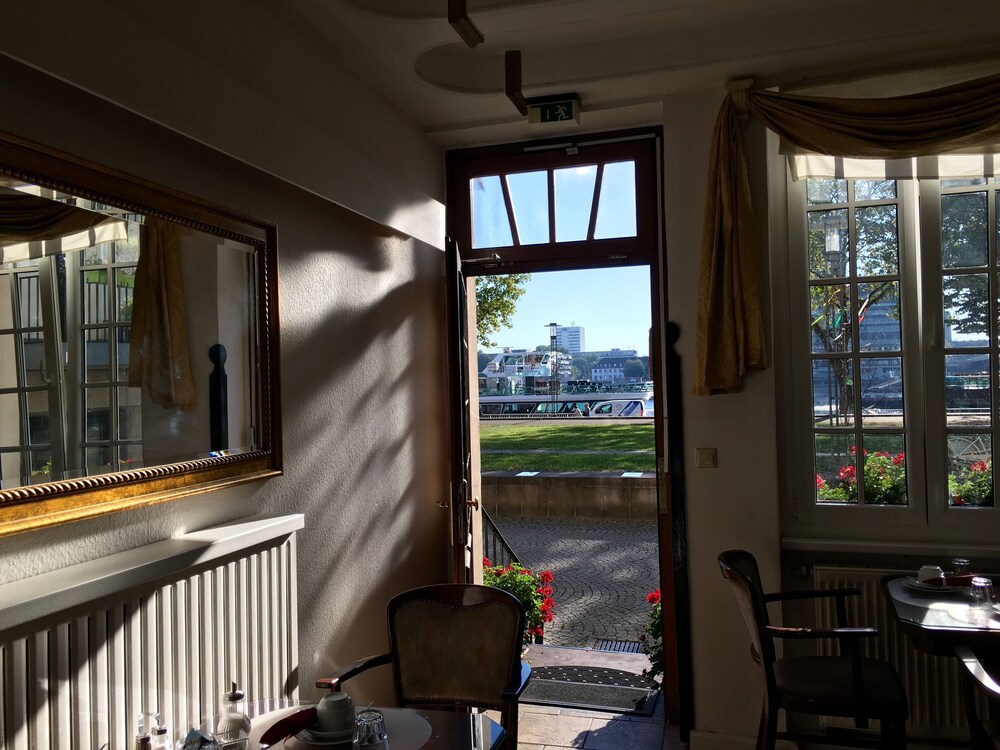 Hotel Lounge