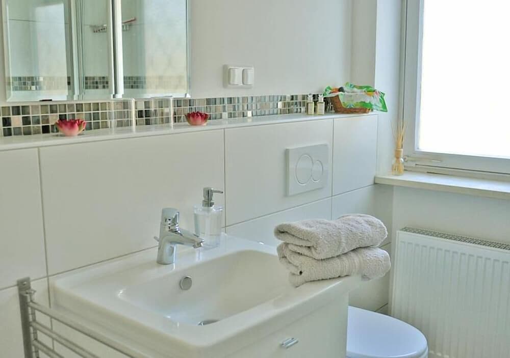 Bathroom sink