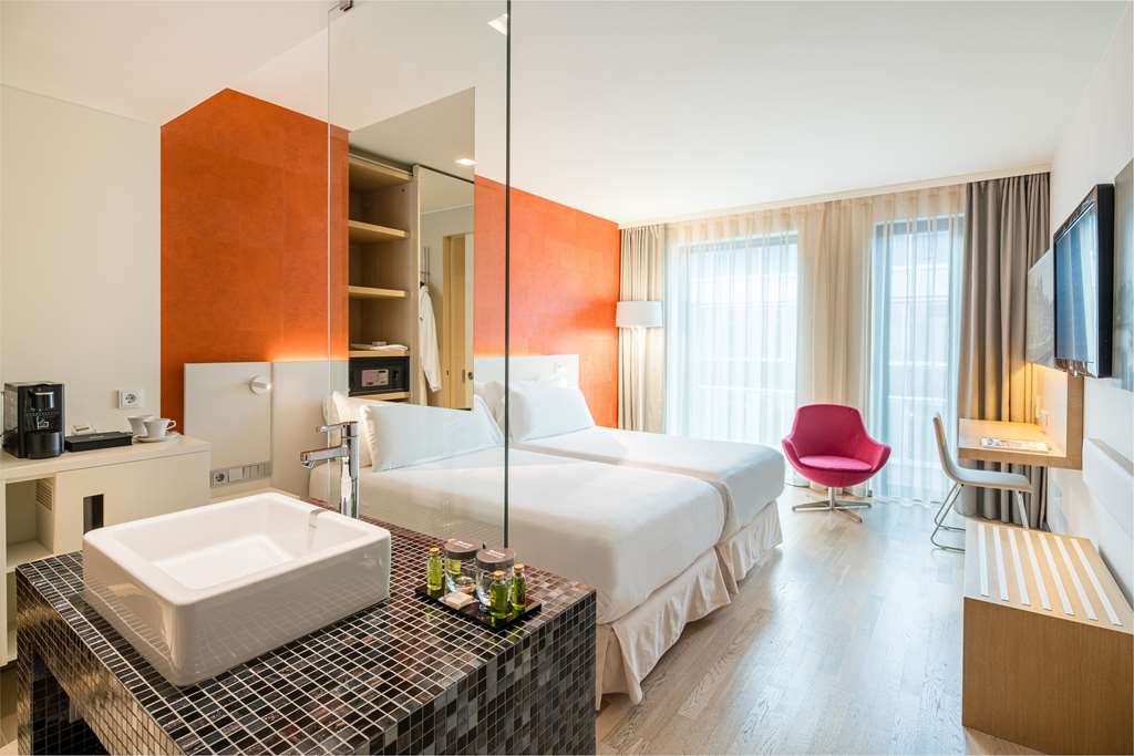 BHAMB ROOM