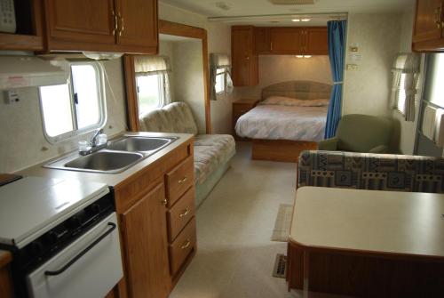 Crescent Bar Camping Resort Studio Cabin 2 - photo 2