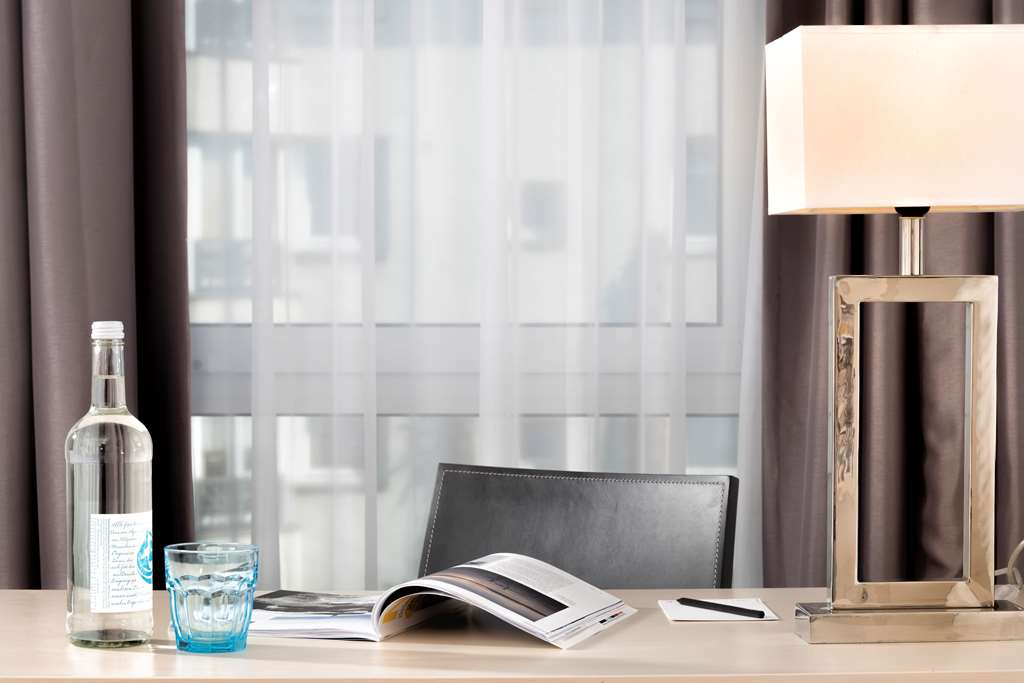 Scandic Berlin Kurfu rstendamm Room Detail Desk