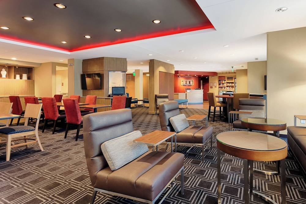 TownePlace Suites Charleston Mt. Pleasant - photo 2