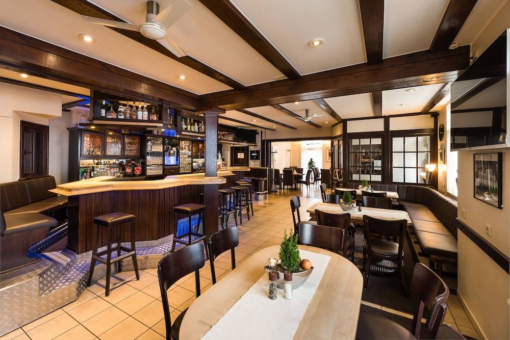 Sports bar