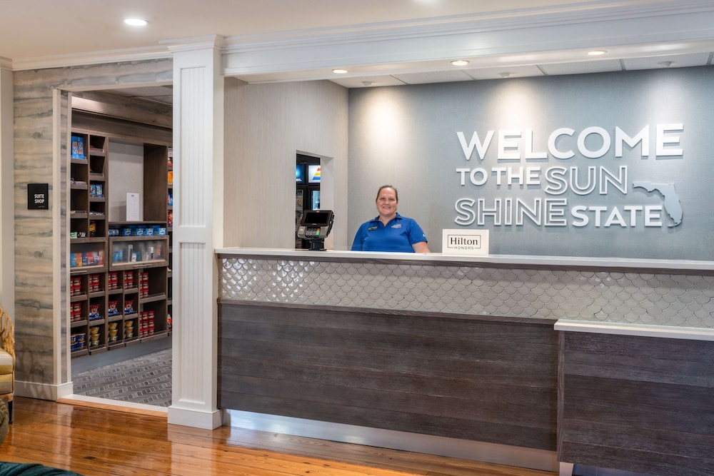 Hampton Inn and Suites Amelia Island Historic Harbor Front - photo 4
