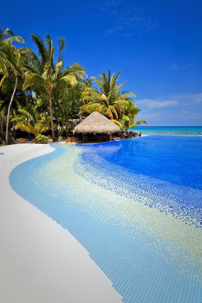Infinity pool