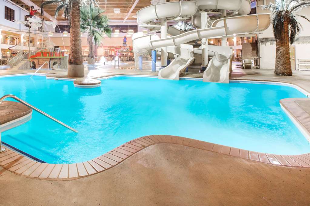 Ramada Tropics Resort & Conference Center Des Moines - photo 5