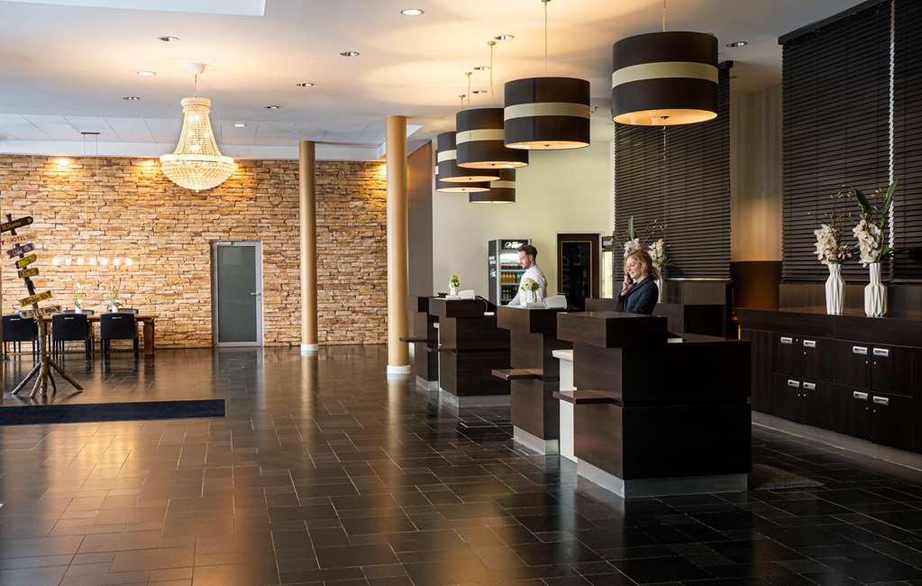 the rilano hotel muenchen lobby motarbeiter