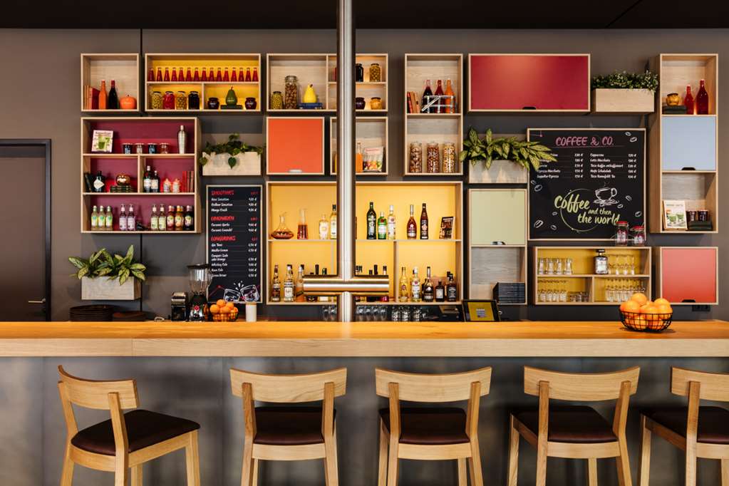 IntercityHotel Braunschweig, Germany - Bar