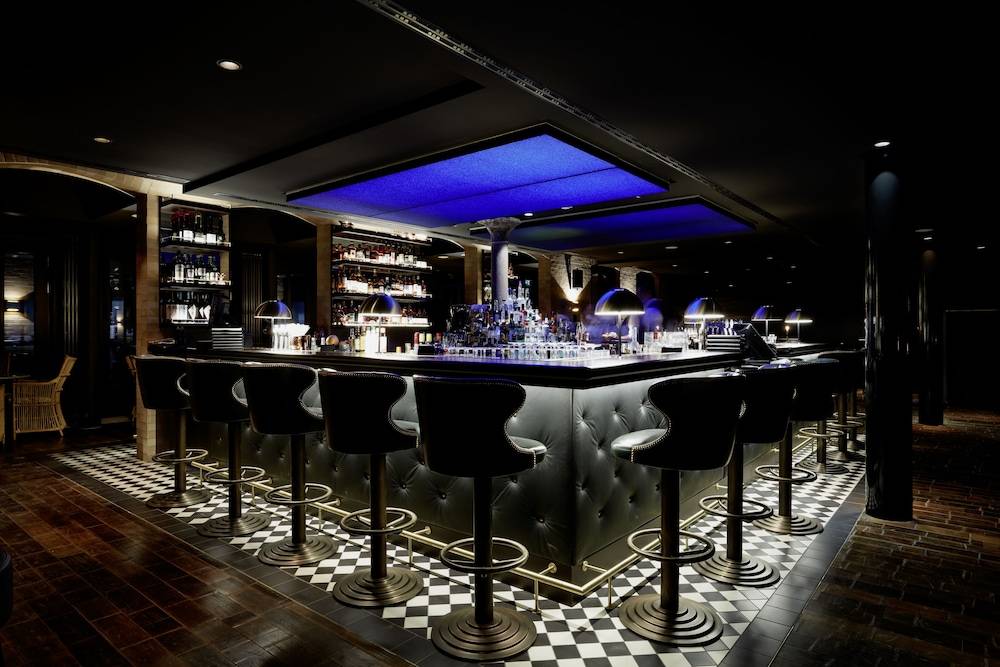 Hotel Bar