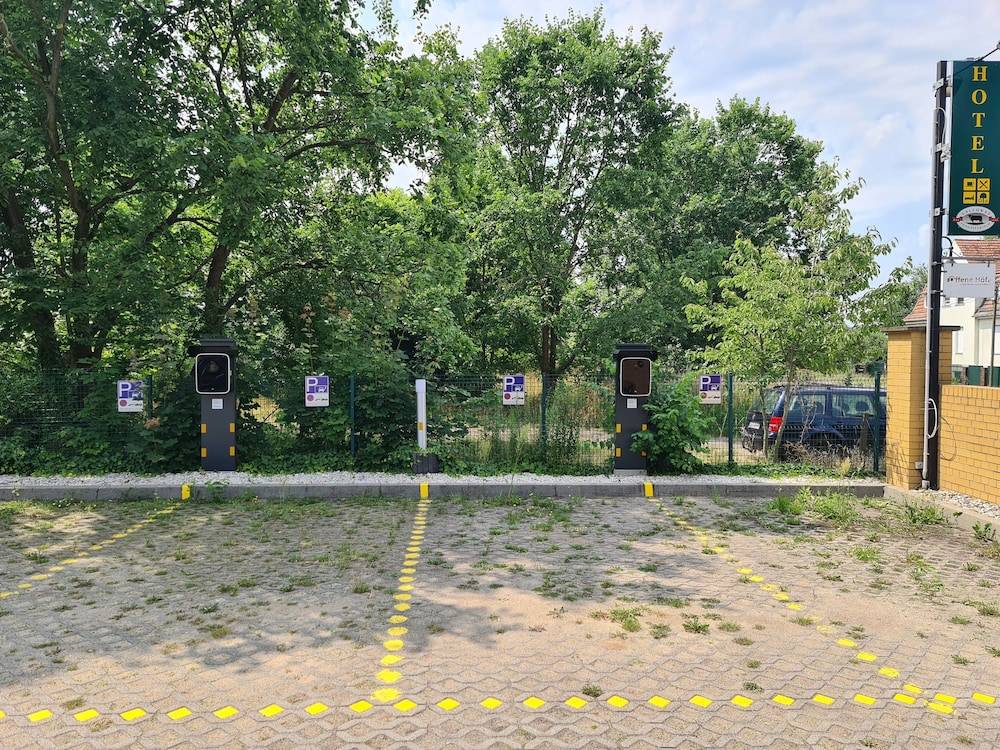Electric vehicle charging station