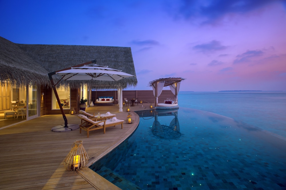Infinity pool