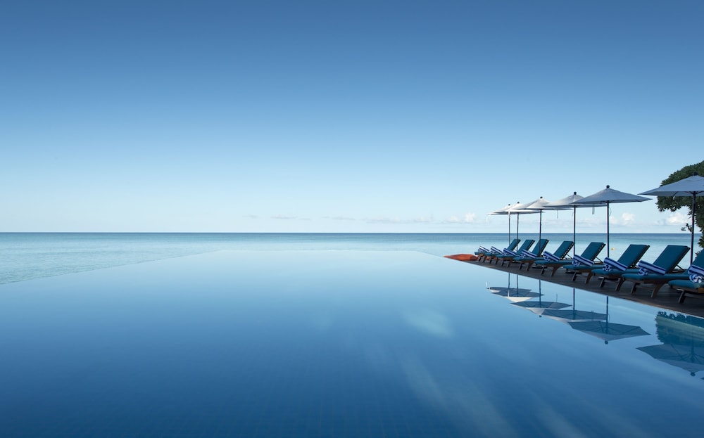 Infinity pool