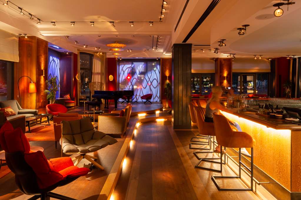 Orania Berlin bar by night