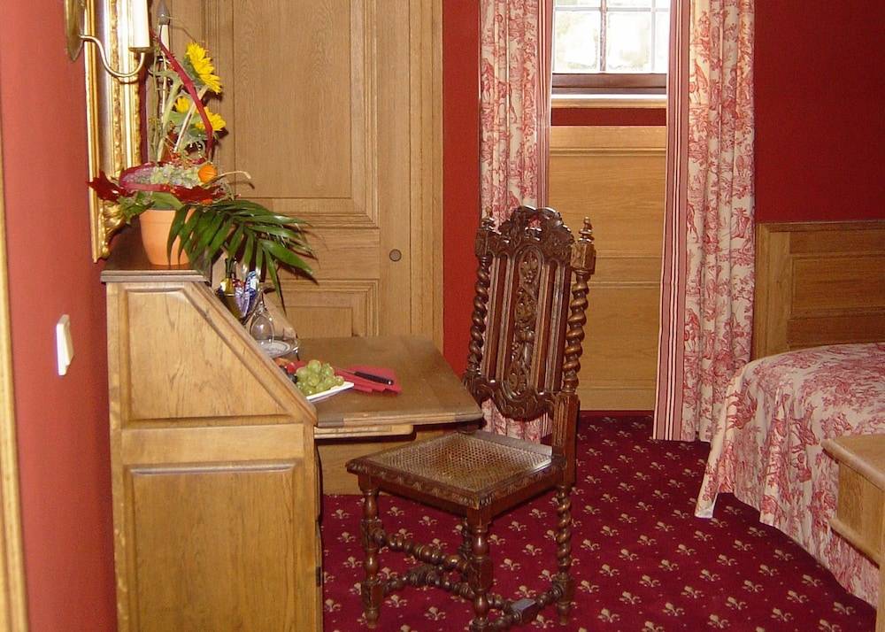 In-room business center