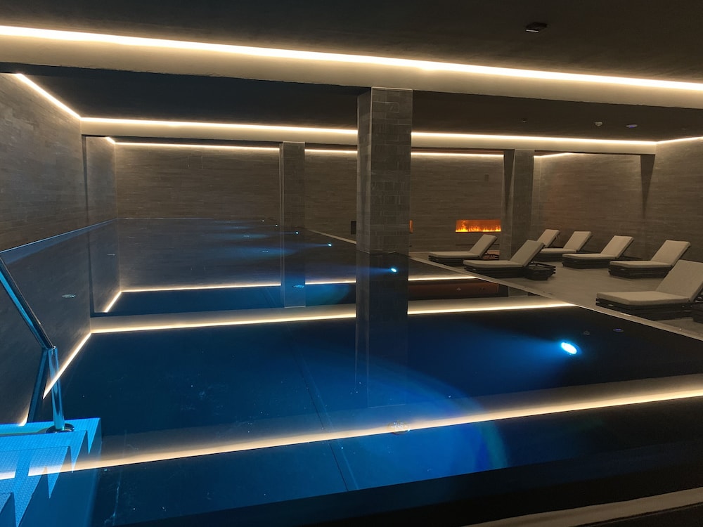 Exercise/lap pool