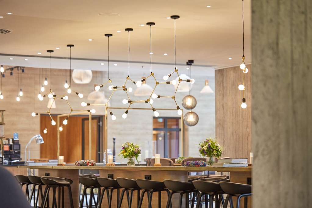 Scandic Frankfurt Museumsufer restaurant community table